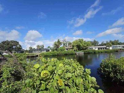 Colonial Bay Dr., Nokomis, FL 34275
