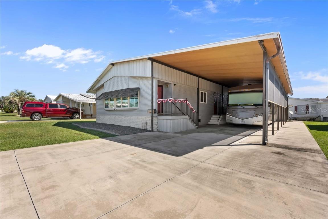 5602 Dakota St., Zephyrhills, FL 33542