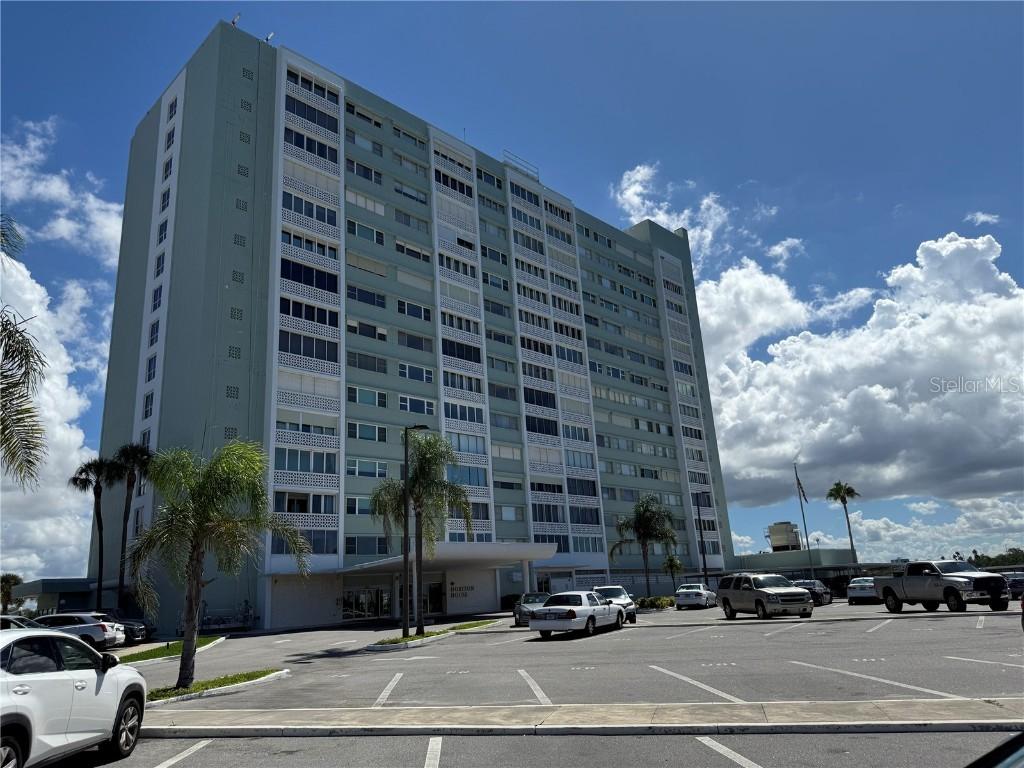 31 Island Way #1107, Clearwater Beach, FL 33767