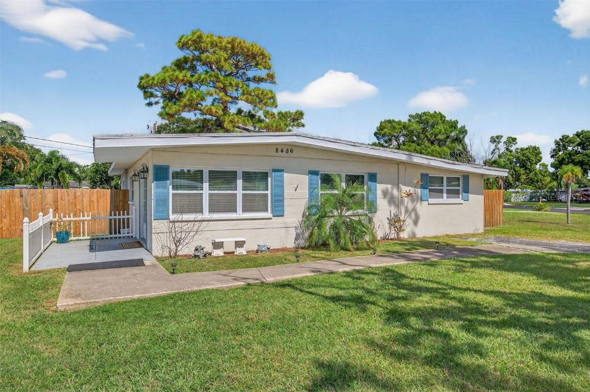 8486 Pelican Ln., Seminole, FL 33777