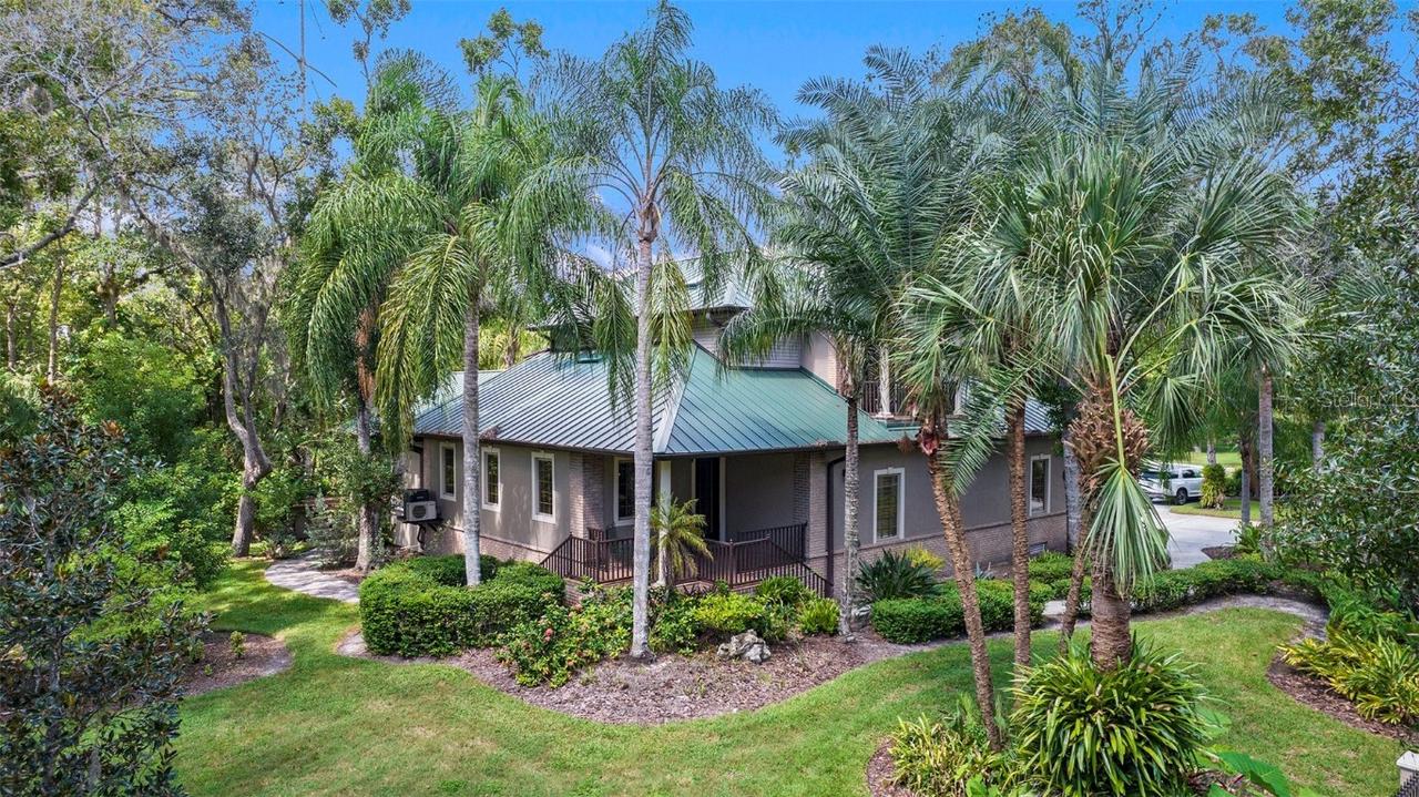 1252 E Lake Dr., Tarpon Springs, FL 34688