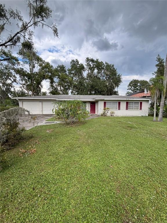 616 Vanderbaker Rd., Temple Terrace, FL 33617