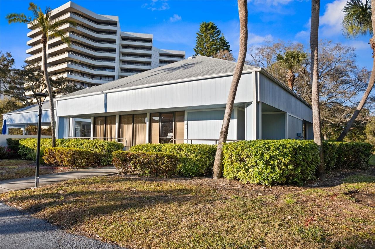 5950 Pelican Bay Plz. #405, Gulfport, FL 33707