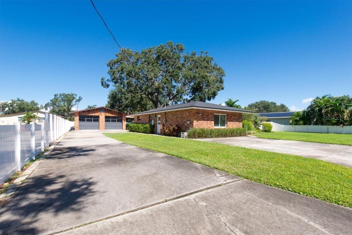 126 SE Madison Cir., St Petersburg, FL 33703