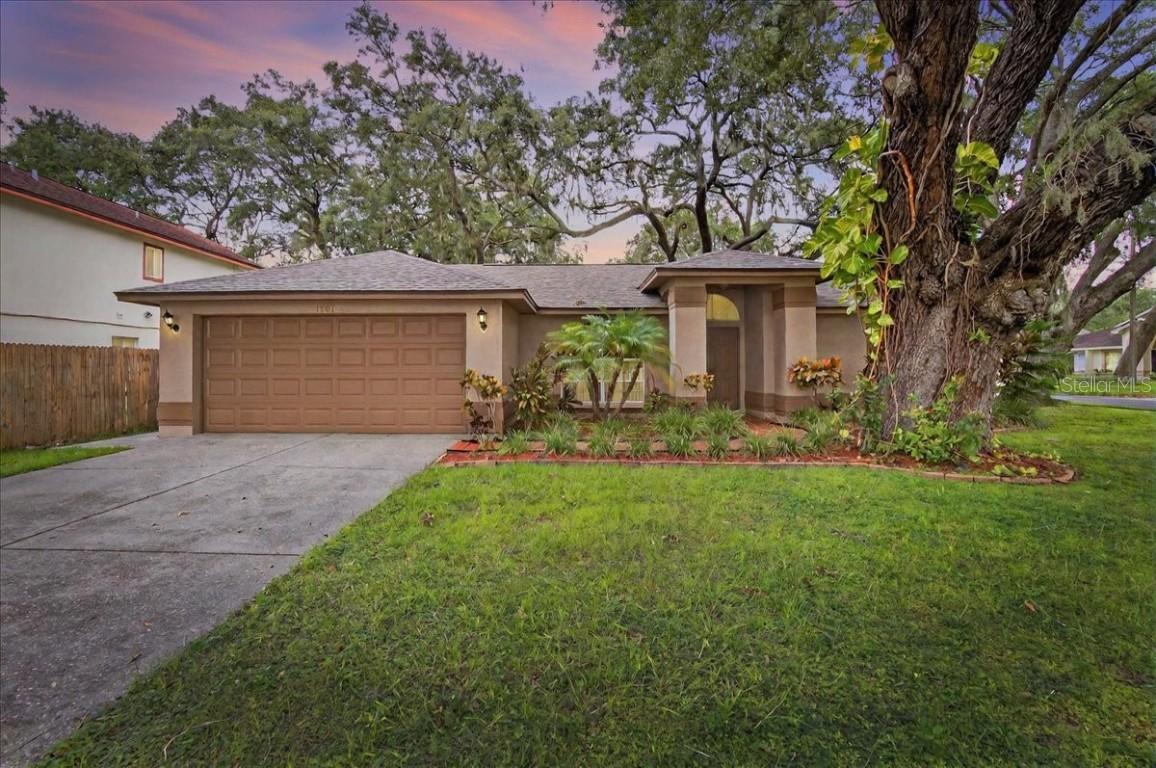1701 Staysail Dr., Valrico, FL 33594