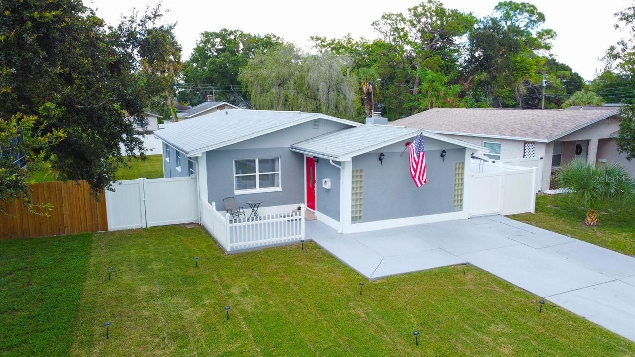 527 Glenoak St., St Petersburg, FL 33703