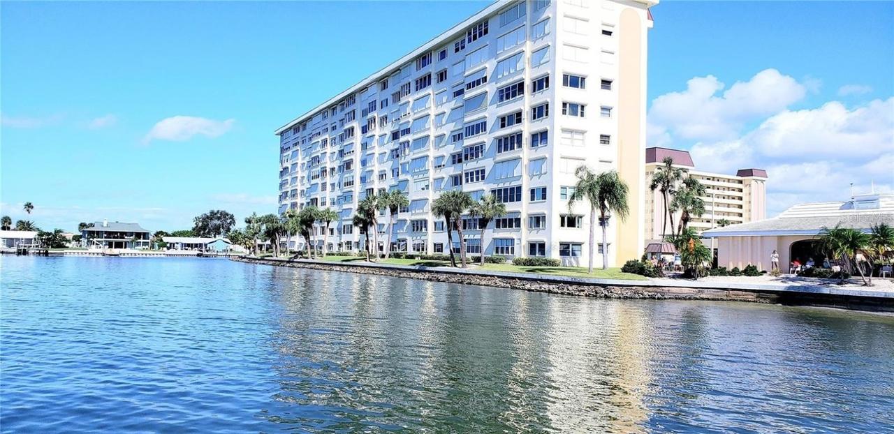 4750 Cove Cir. #304, St Petersburg, FL 33708