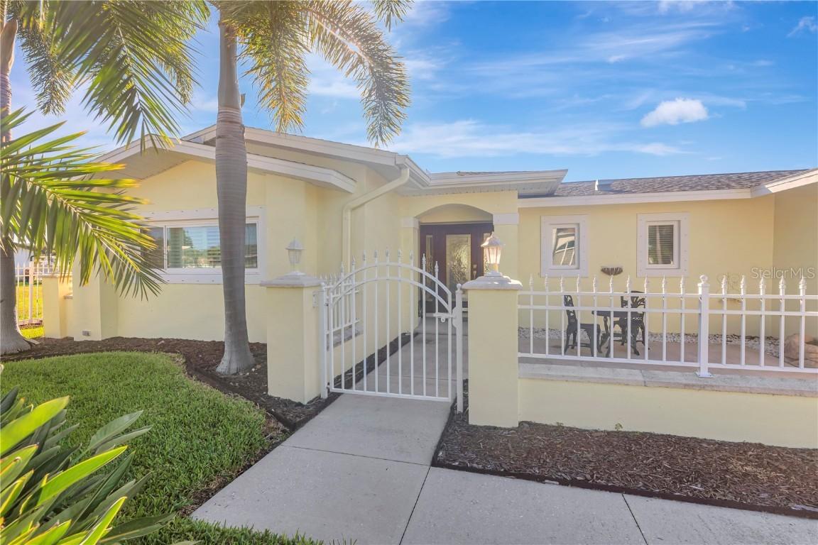 309 Buttonwood Ln., Largo, FL 33770
