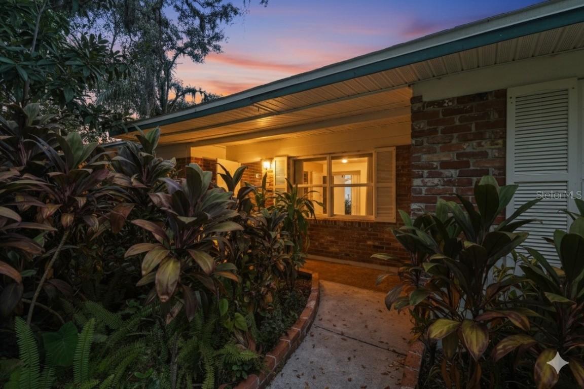 208 Cindy Ln., Brandon, FL 33510