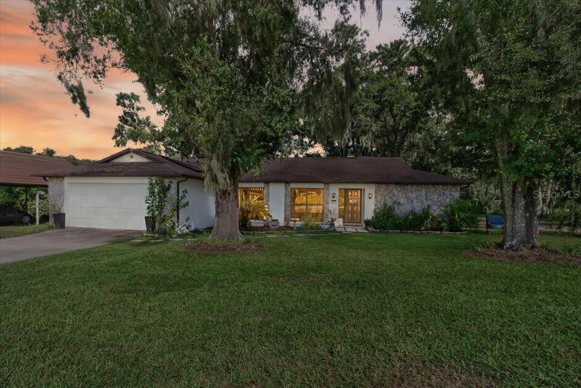 1704 Streetman Acre Ln., Lithia, FL 33547