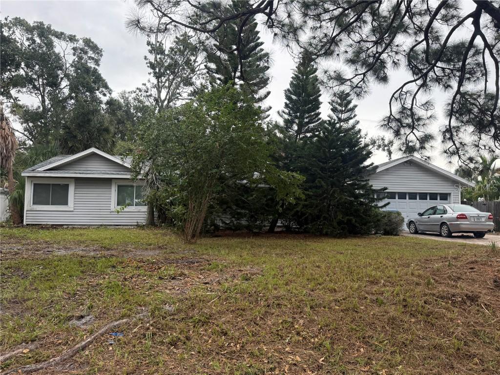 1025 Country Club Rd., St Petersburg, FL 33710