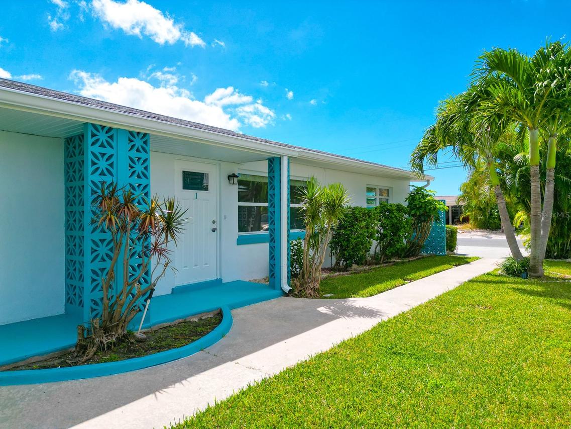 11295 1st St. #1&2, Treasure Island, FL 33706