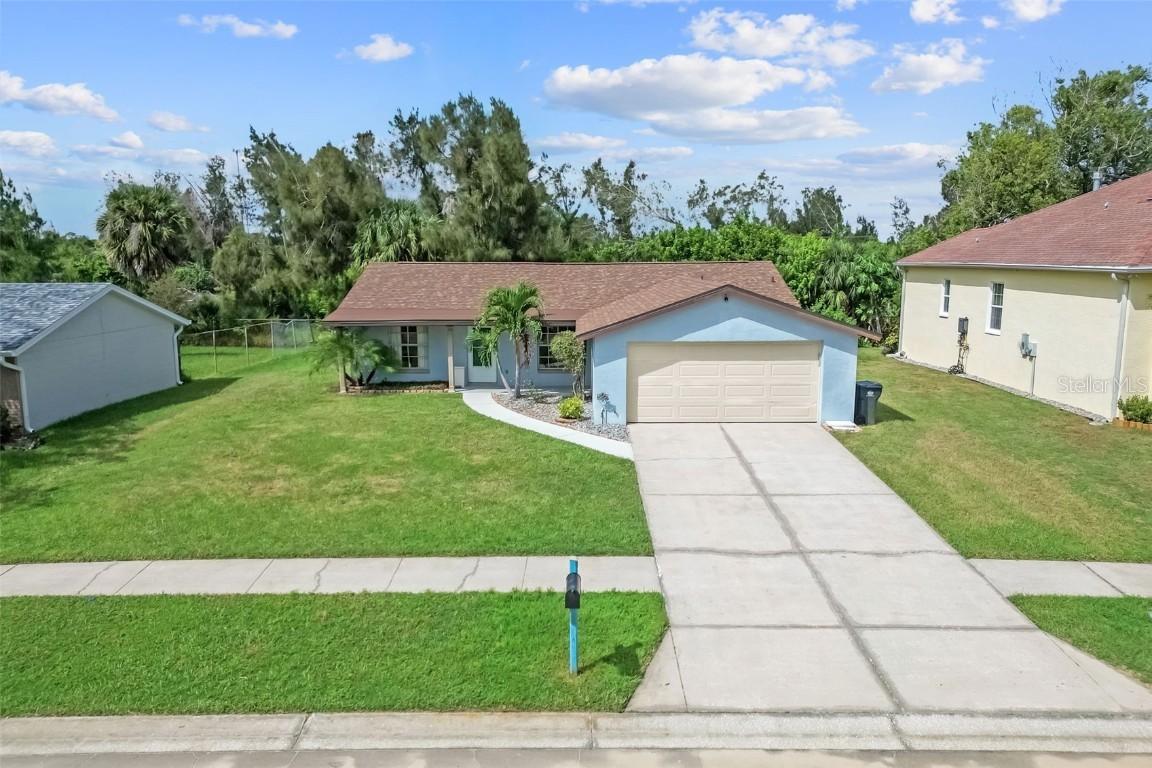 542 Red Mangrove Ln., Apollo Beach, FL 33572