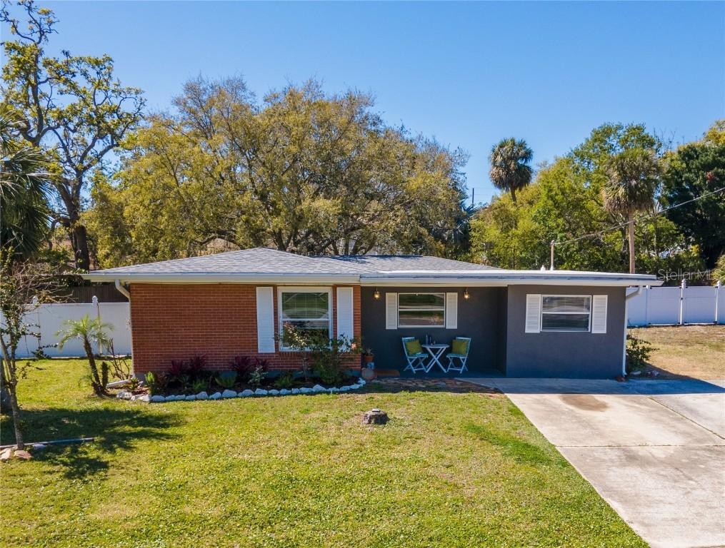 27 N Park Ave., Tarpon Springs, FL 34689