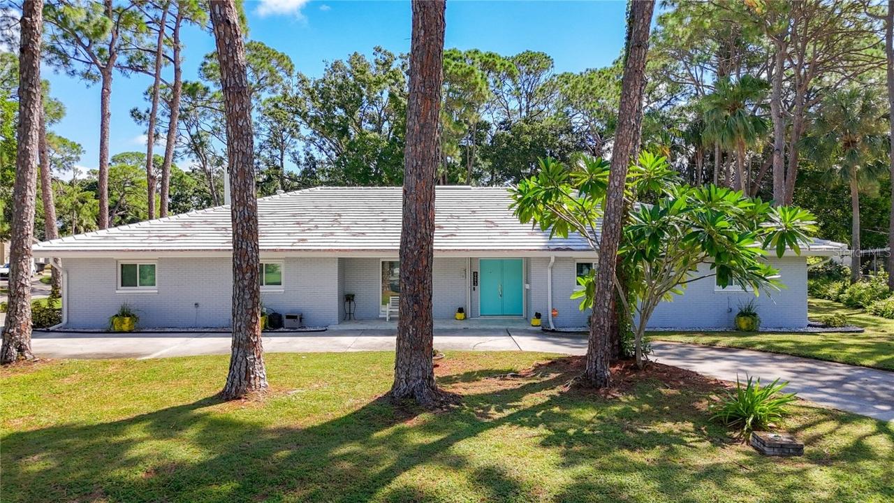 8693 15th St., St Petersburg, FL 33702