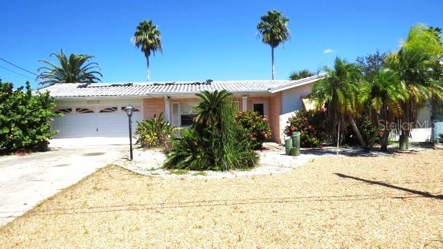 3915 Headsail Dr., New Port Richey, FL 34652
