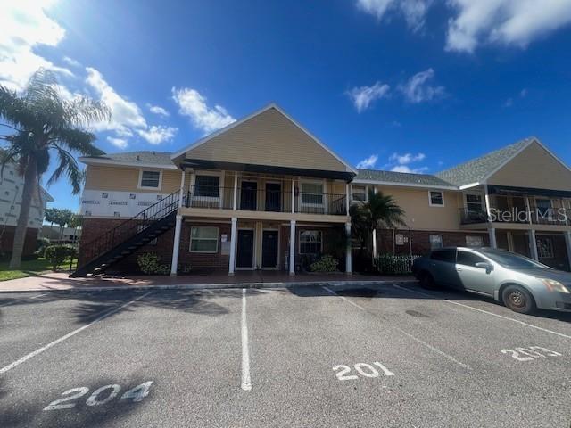 200 Country Club Dr. #201, Largo, FL 33771