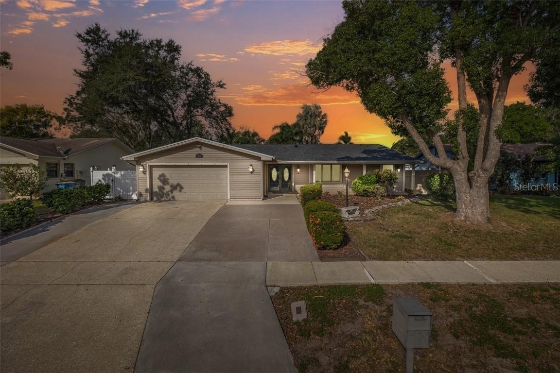 2568 Redwood Way, Clearwater, FL 33761