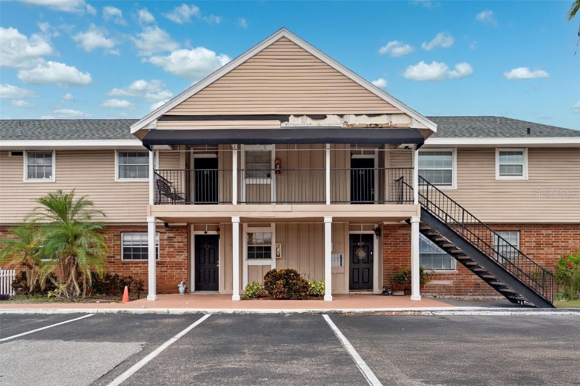 200 Country Club Dr. #808, Largo, FL 33771