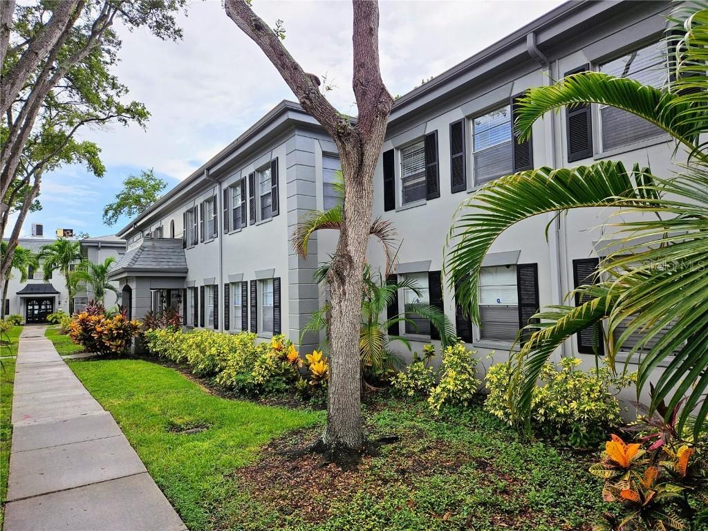 6930-A Place De La Paix #1B, South Pasadena, FL 33707