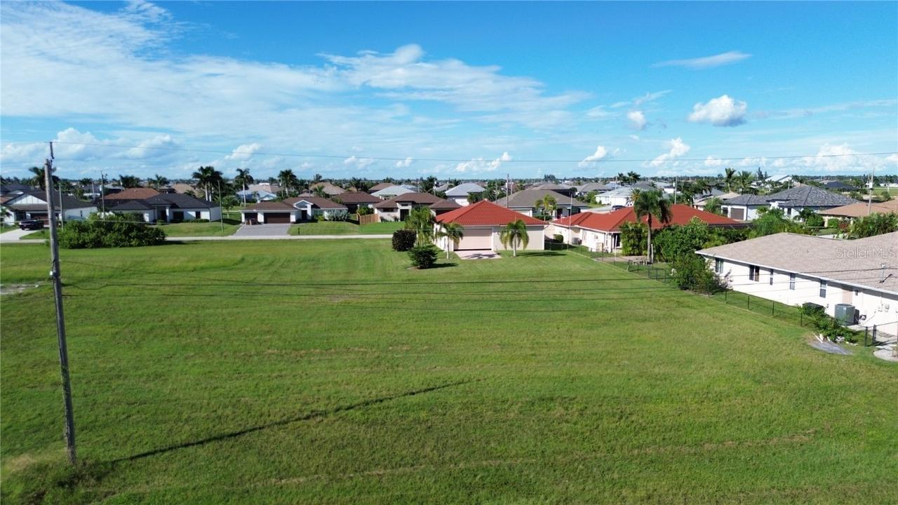 3325 NW 8th Ter., Cape Coral, FL 33993