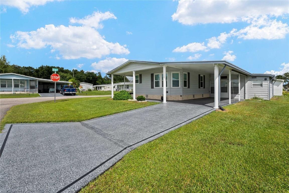 5802 Cheyenne St., Zephyrhills, FL 33542