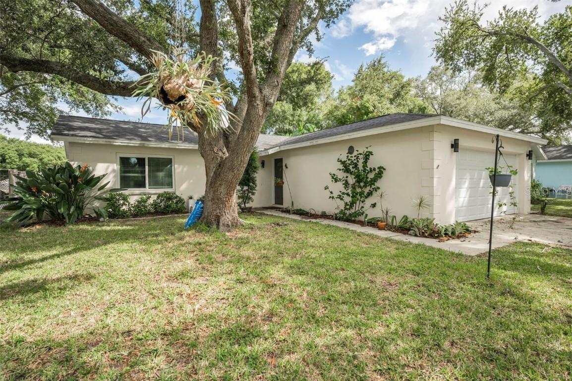 1465 Windmoor Dr., Dunedin, FL 34698