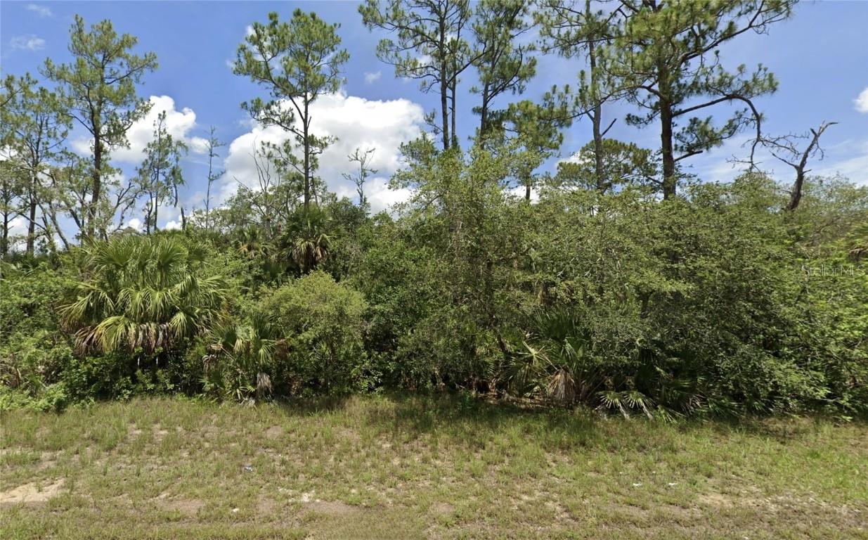 520 Lakeridge Blvd., Lehigh Acres, FL 33972