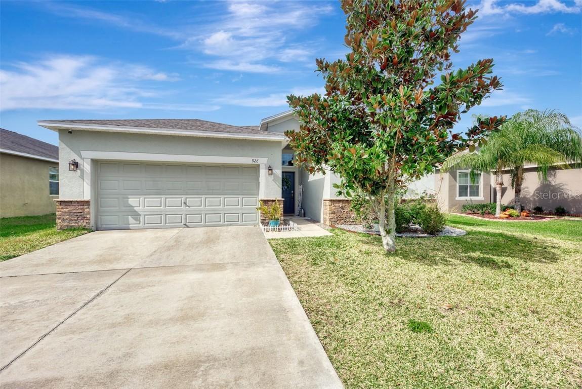 928 Meadow Glade Dr., Ruskin, FL 33570