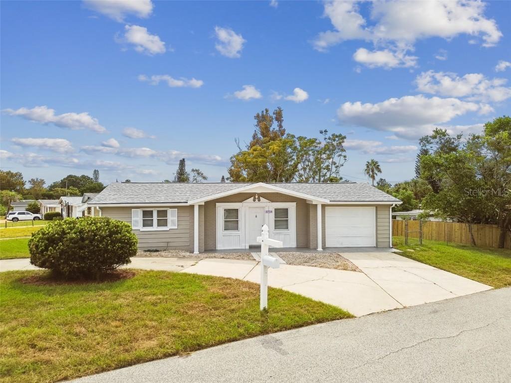 3704 Oakhurst Dr., Holiday, FL 34691