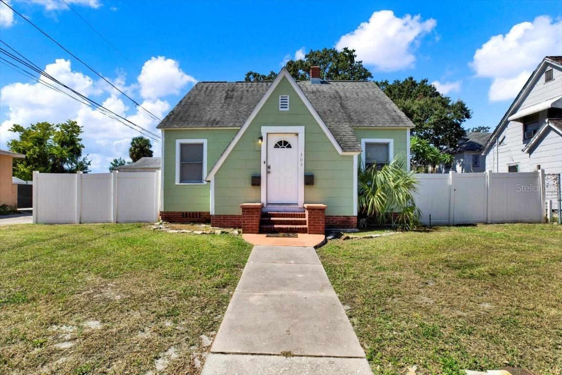 305 28th St., St Petersburg, FL 33712