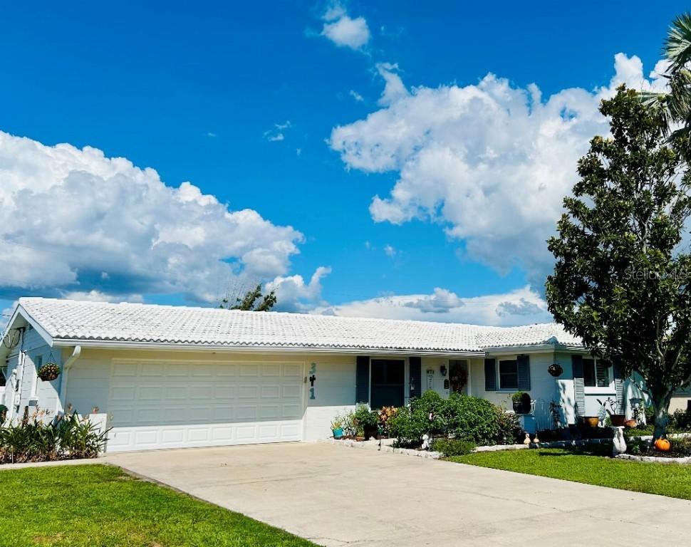 341 Pine Tree Rd., Venice, FL 34293