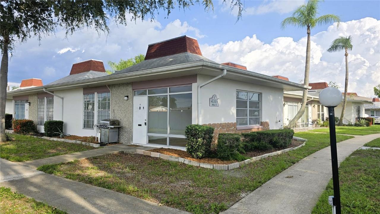 4365 Tahitian Gardens Cir. #E, Holiday, FL 34691