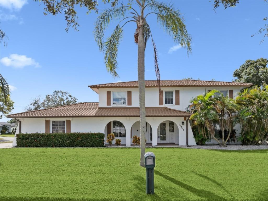 5201 15th Ave., Bradenton, FL 34209