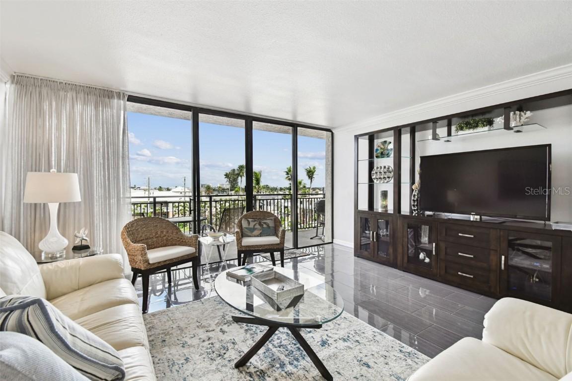 7600 Bayshore Dr. #307, Treasure Island, FL 33706