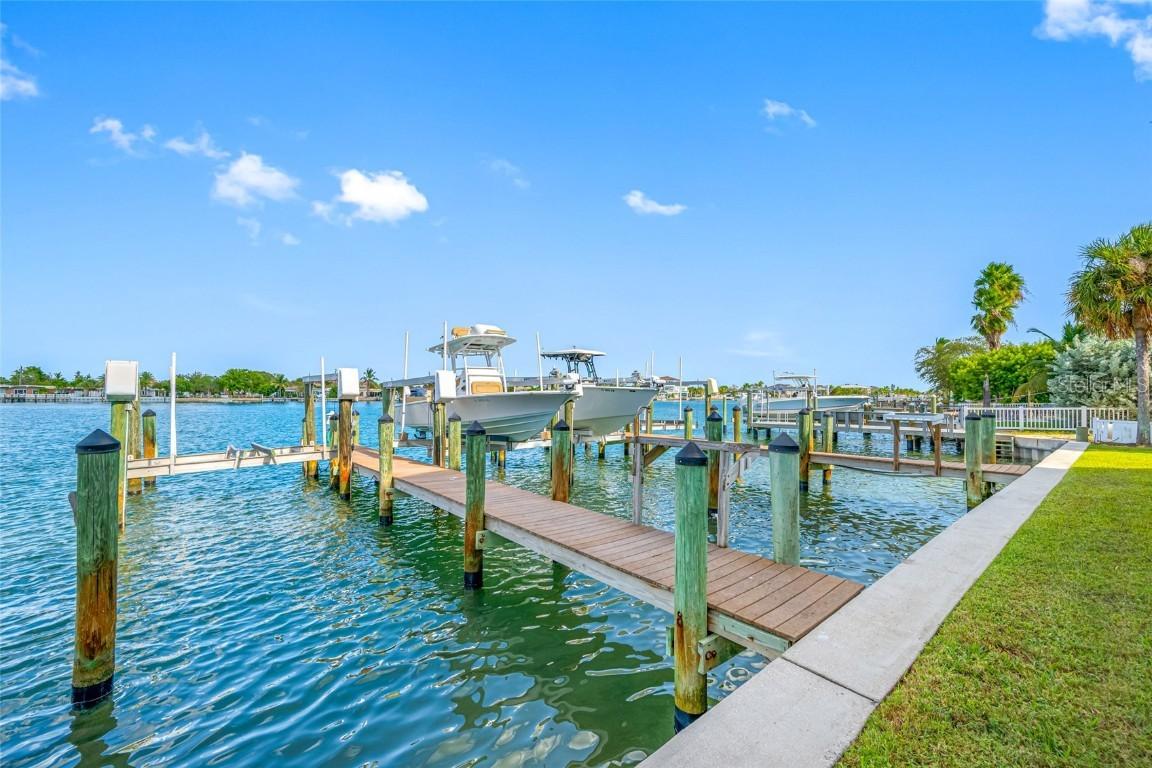 8575 Sunset Ct., Treasure Island, FL 33706