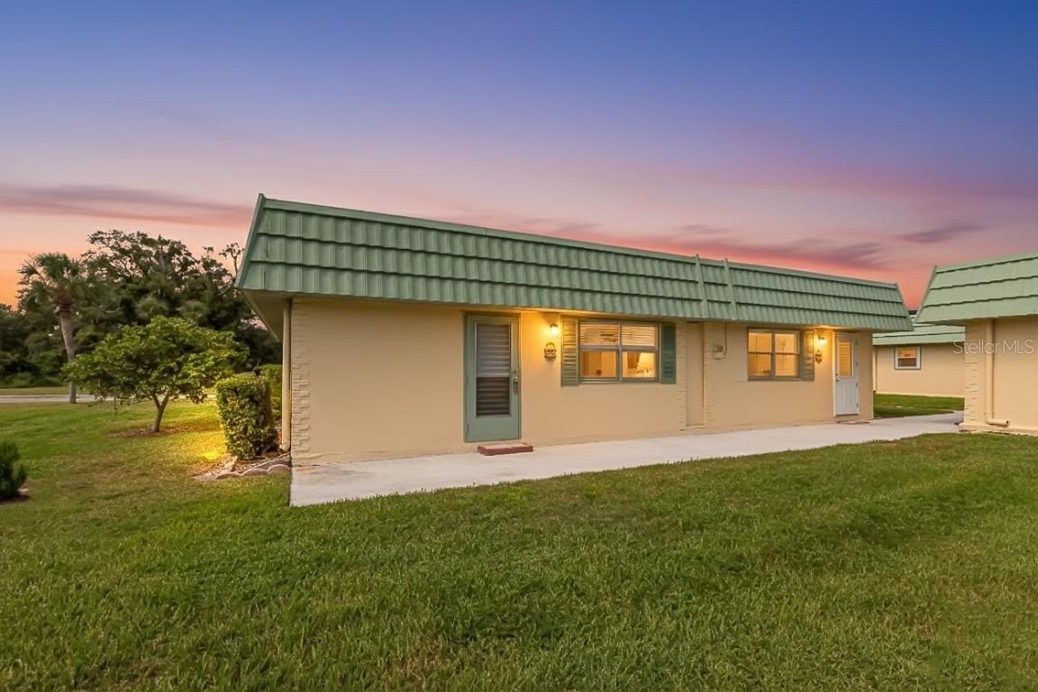 102 Cambridge Tr. #217, Sun City Center, FL 33573