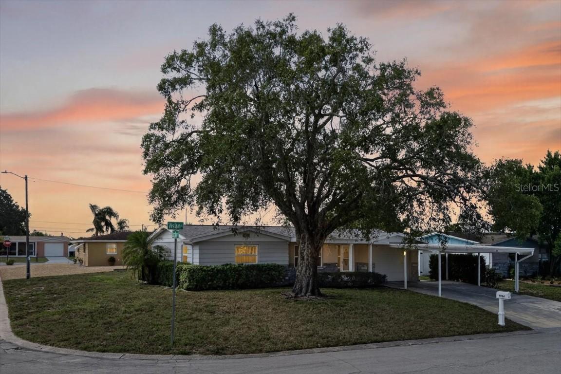 4934 Vision Ave., Holiday, FL 34690