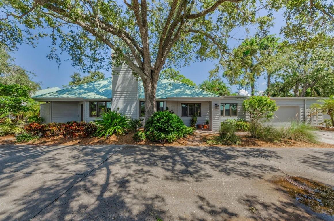 10425 Longwood Dr., Seminole, FL 33777