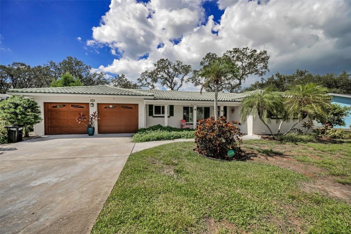 308 Crestwood Ln., Largo, FL 33770