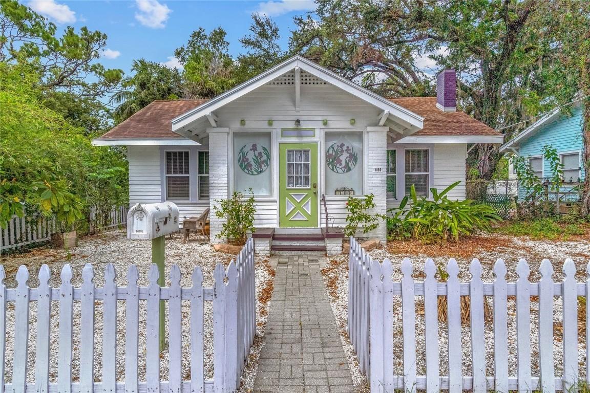 1006 11th Ave., Bradenton, FL 34205