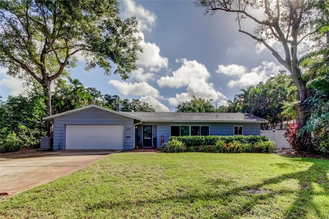 227 Palm Ln., St Petersburg, FL 33710