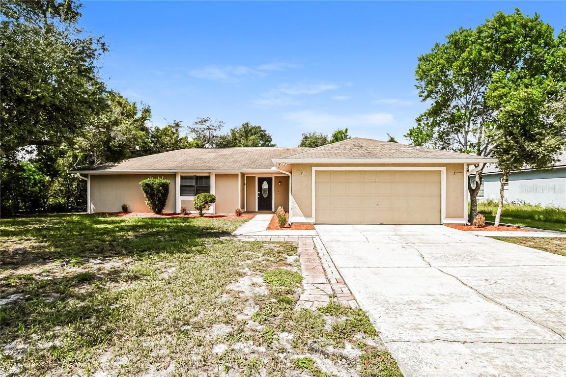 532 Blackstone Ave., Deltona, FL 32725