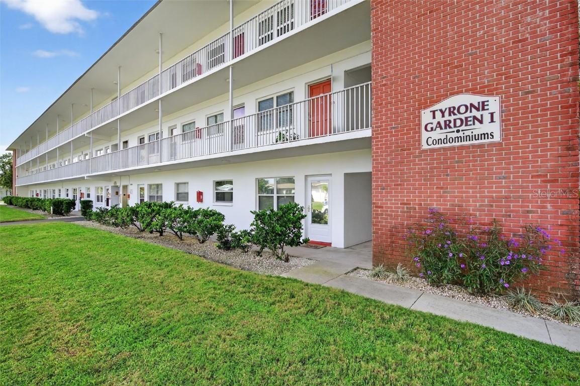 5728 14th Ave. #202B, St Petersburg, FL 33710