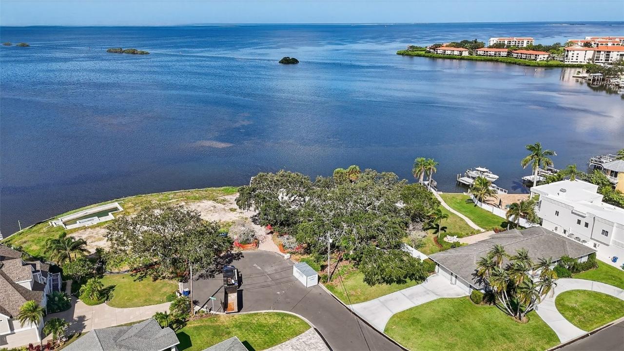 510 Driftwood Cir., Palm Harbor, FL 34683