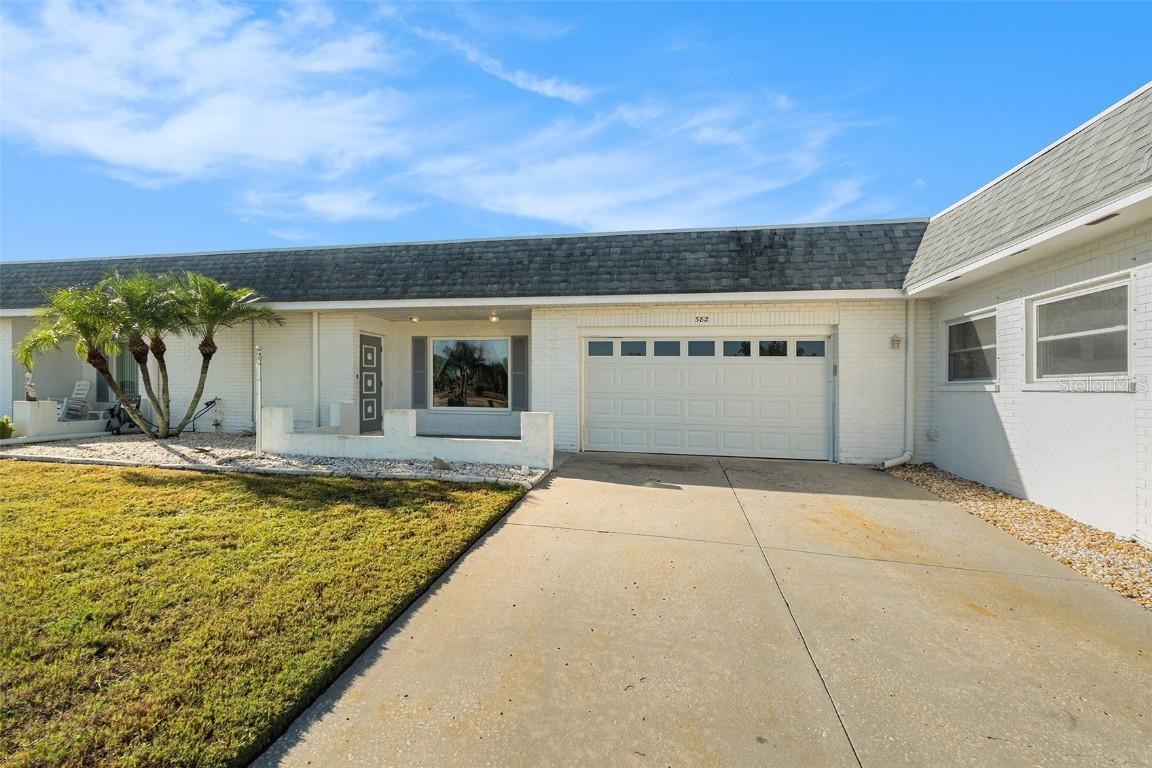 382 Club Manor Dr., Sun City Center, FL 33573