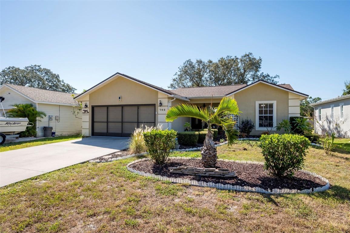 702 Boston St., Tarpon Springs, FL 34689