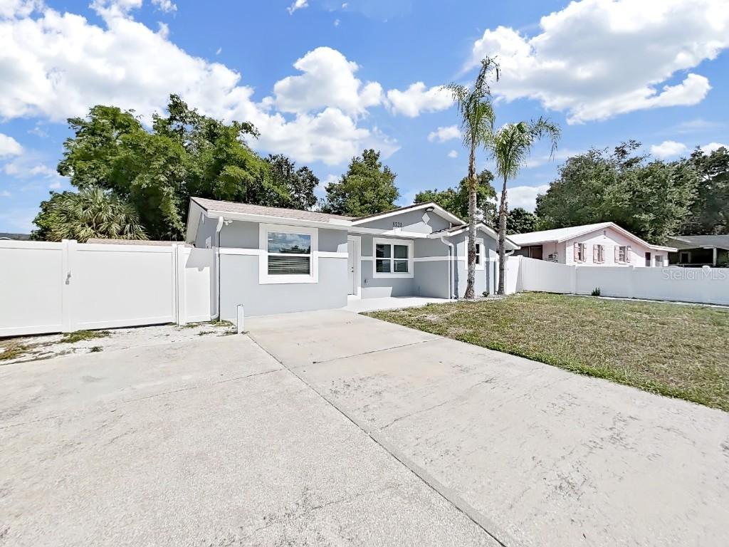 8721 N River Forest Cir., Tampa, FL 33604
