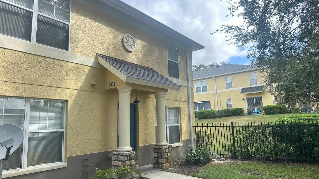 201 Draw Bridge Ln. #1, Valrico, FL 33594