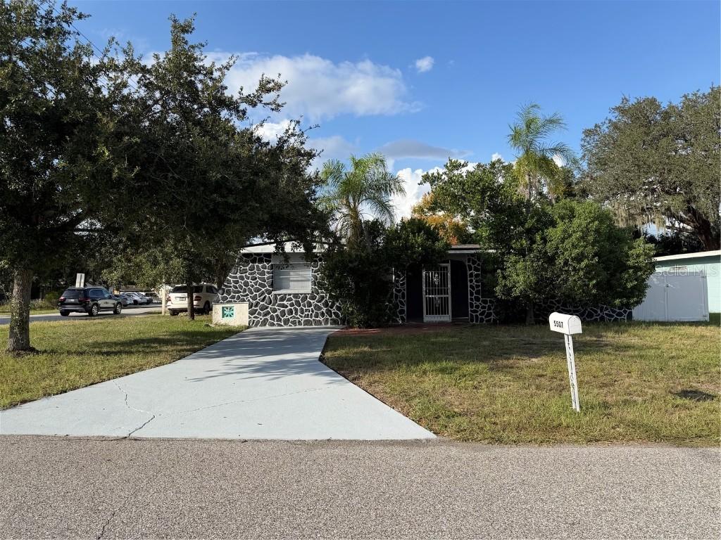 5507 Forest Hills Dr., Holiday, FL 34690